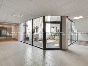155 Rue Du Dirigeable, Aubagne for lease Interior Photo- Image 1 of 4
