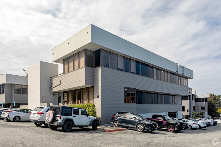 2511 Garden Rd, Monterey, CA à louer - Photo du bâtiment - Image 3 de 26