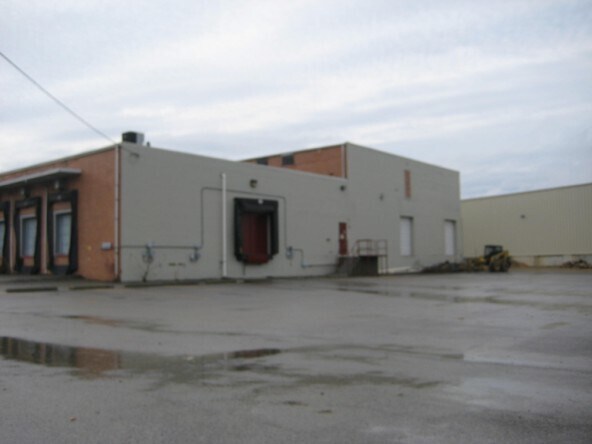 3621 Aerial Way Dr SW, Roanoke, VA à vendre - Photo du bâtiment - Image 3 de 7