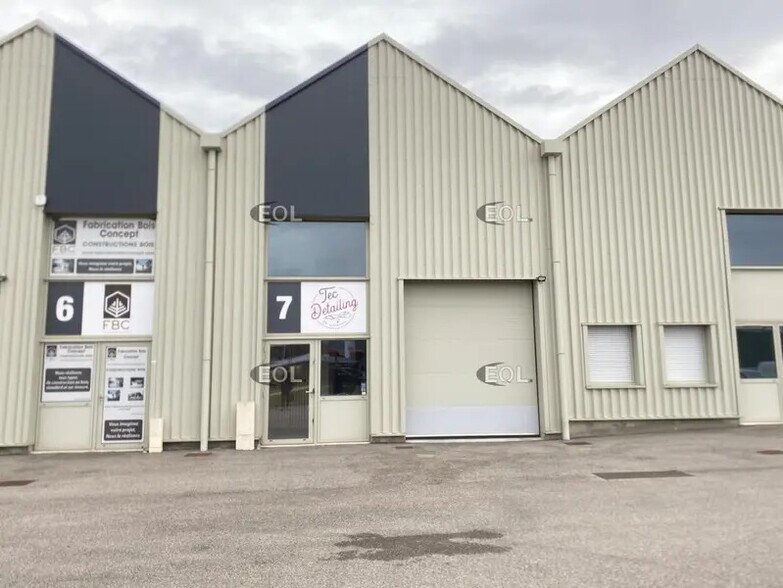 Flex dans Genas à louer - Photo du bâtiment - Image 1 de 7