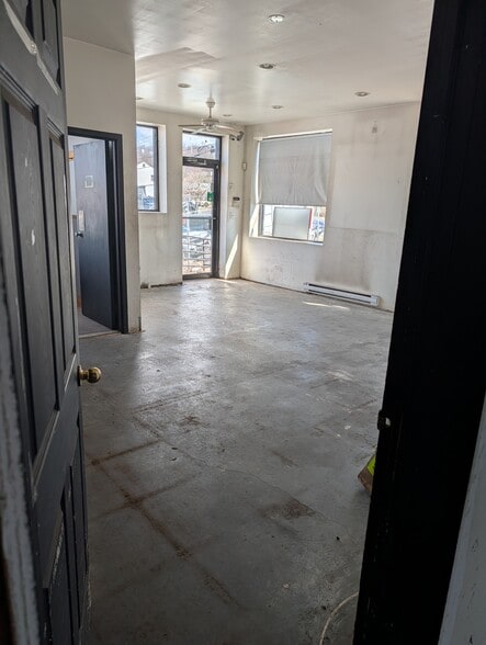 57 Plainfield Ave, Bedford Hills, NY for lease - Lobby - Image 3 of 6