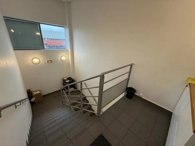 Flex in Stains for lease - Building Photo - Image 3 of 11