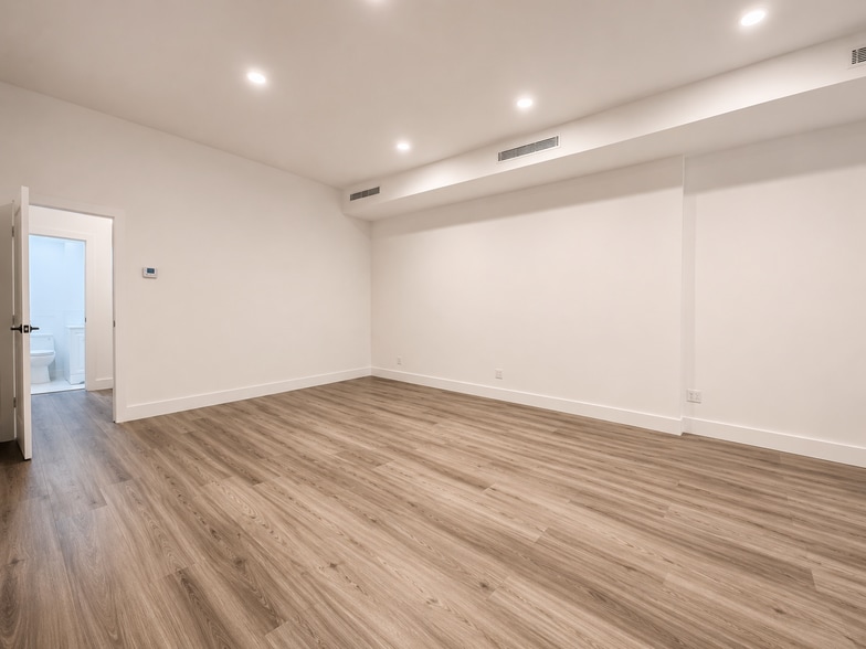 324 Empire Blvd, Brooklyn, NY for lease - Building Photo - Image 3 of 6