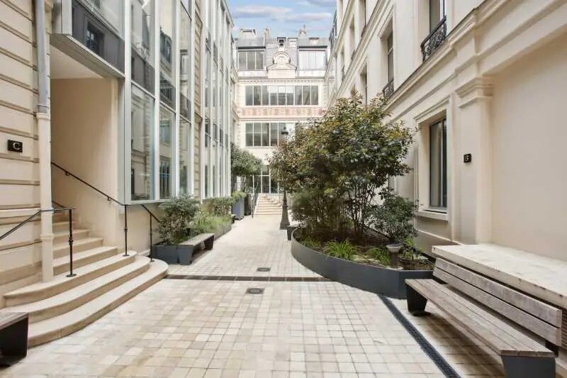 42-44 Rue De Paradis, Paris for lease Building Photo- Image 1 of 14