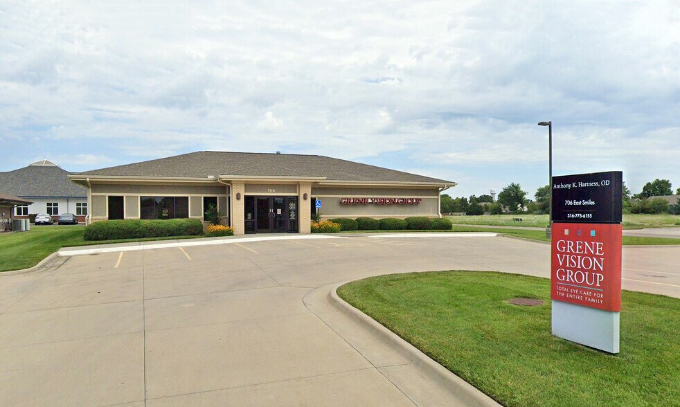 706 Smiles Ct, Augusta, KS à vendre - Photo du bâtiment - Image 2 de 2