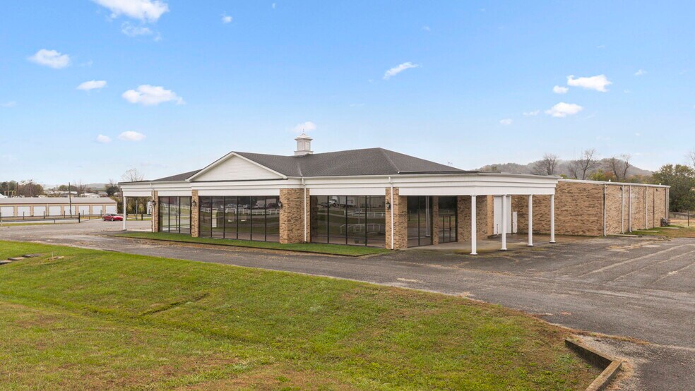 302 E Happy Valley St, Cave City, KY à vendre - Photo du bâtiment - Image 2 de 19