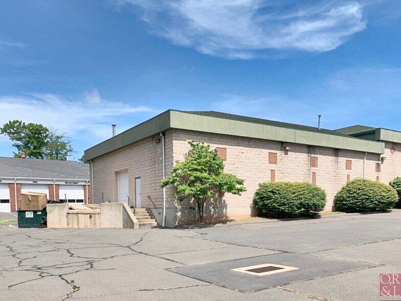 892 Farmington Ave, Berlin, CT à vendre - Photo du bâtiment - Image 3 de 12