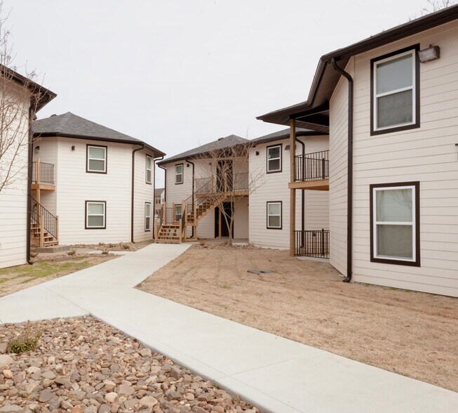 Conway 84 Unit MultiFamily Package portefeuille de 3 propriétés à vendre sur LoopNet.ca - Photo du bâtiment - Image 3 de 16