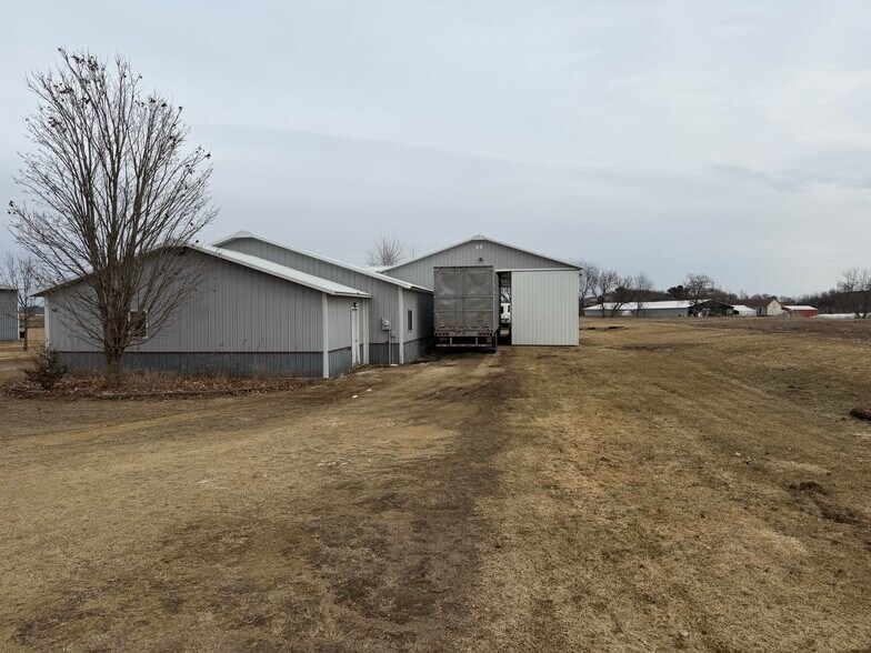 450 Industrial Dr, Mondovi, WI à vendre - Photo du bâtiment - Image 3 de 5