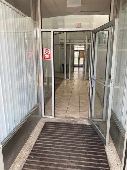 5140 S Ashland Ave, Chicago, IL à vendre - Photo du bâtiment - Image 2 de 25