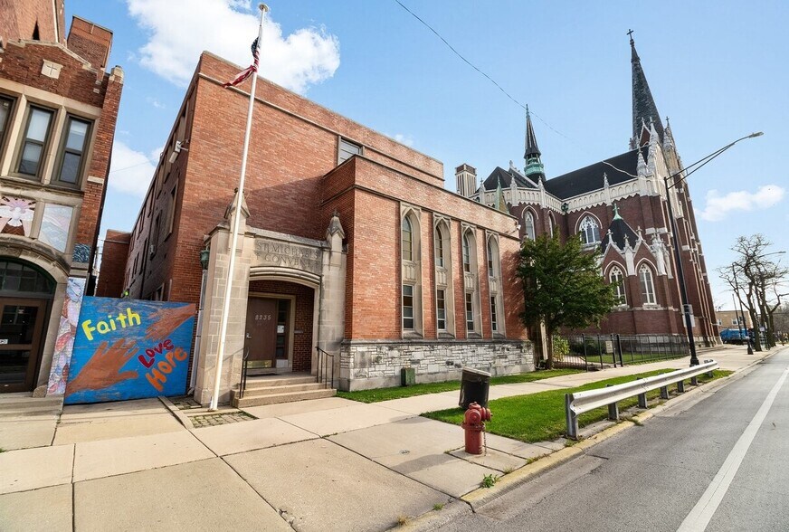 Former St. Michael Catholic School portefeuille de 4 propriétés à vendre sur LoopNet.ca - Photo du bâtiment - Image 2 de 9