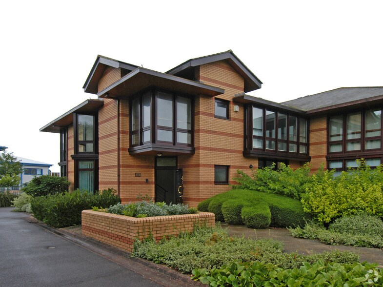 6 Waterberry Dr, Waterlooville à louer - Photo du bâtiment - Image 2 de 4