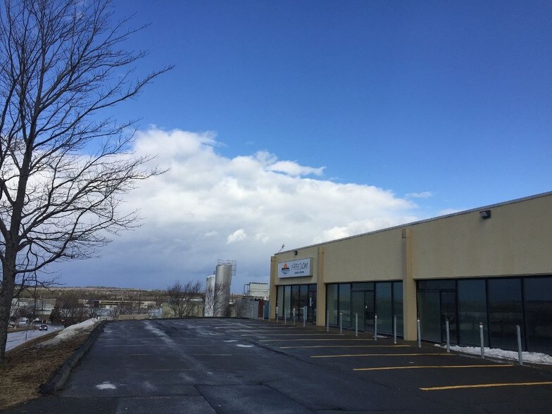 170 Joseph Zatzman Dr, Dartmouth, NS à louer - Photo du bâtiment - Image 2 de 3