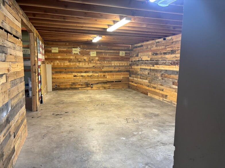 3413 N Jones Blvd, Las Vegas, NV for lease - Interior Photo - Image 2 of 12