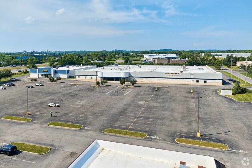 1190 Jefferson Rd, Rochester, NY à vendre - Photo du bâtiment - Image 2 de 4