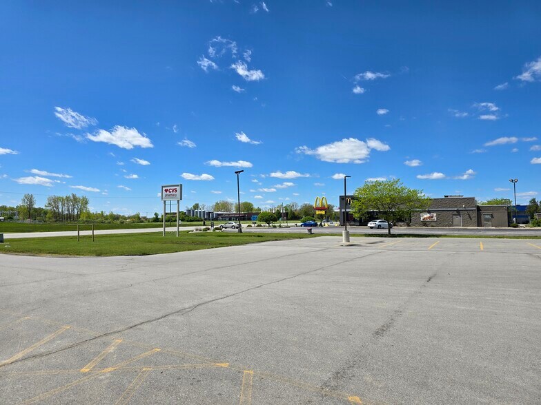 521 W Main St, Butler, IN à vendre - Photo du bâtiment - Image 2 de 7