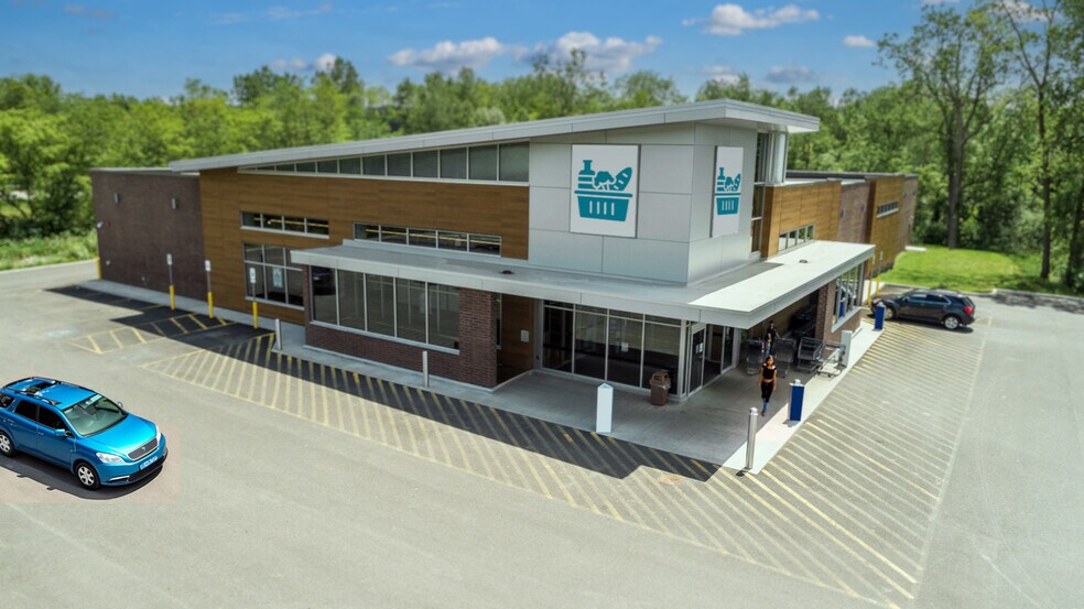 NW E Torino Parkway, Port Saint Lucie, FL à vendre - Photo du bâtiment - Image 1 de 4