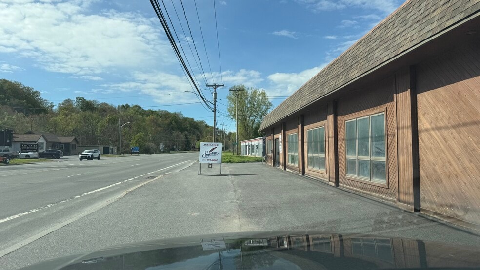 380 Oriskany Blvd, Whitesboro, NY à louer - Photo du bâtiment - Image 3 de 7