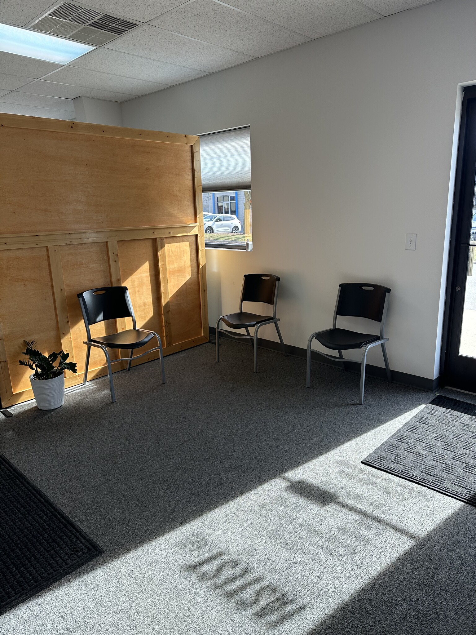2445 S Industrial Hwy, Ann Arbor, MI for lease Lobby- Image 1 of 5