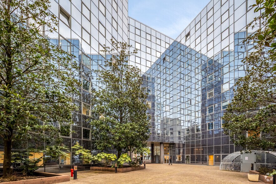 2 Place Des Vosges, Courbevoie à louer - Photo du bâtiment - Image 2 de 17