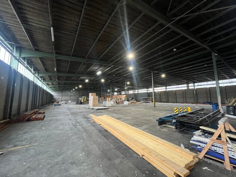 Dunsdalehaugh Sq, Selkirk for lease - Building Photo - Image 2 of 6