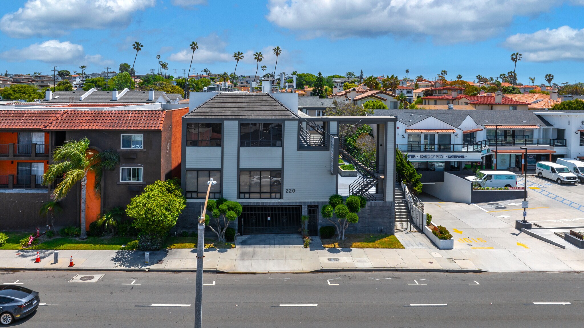 220 S Pacific Coast Hwy, Redondo Beach, CA for lease Primary Photo- Image 1 of 51