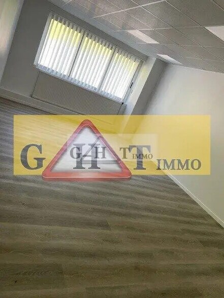 Office in Neuilly-sur-Marne for lease - Interior Photo - Image 3 of 4