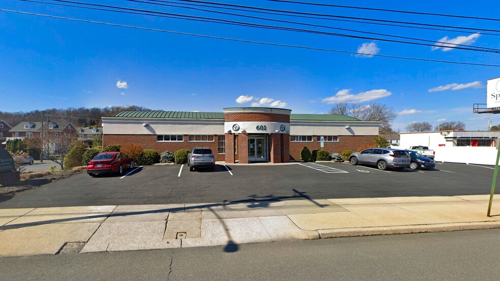 601 E Lancaster Ave, Shillington, PA for sale - Building Photo - Image 1 of 2