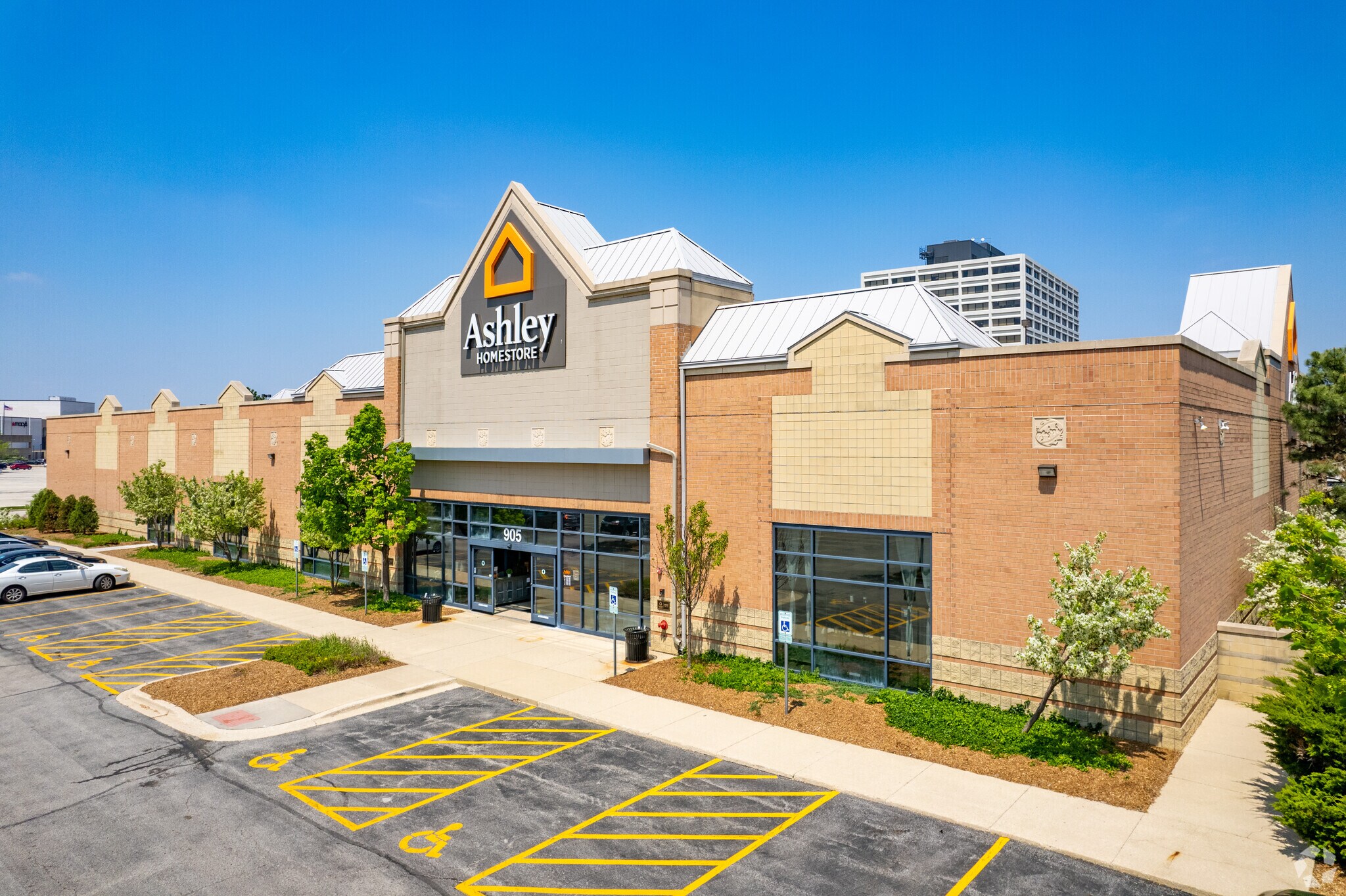 1975-1995 E Golf Rd, Schaumburg, IL for lease Primary Photo- Image 1 of 5