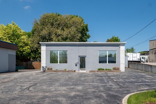 Plus de détails pour 2455 Industrial St, Burlington, ON - Industriel à vendre