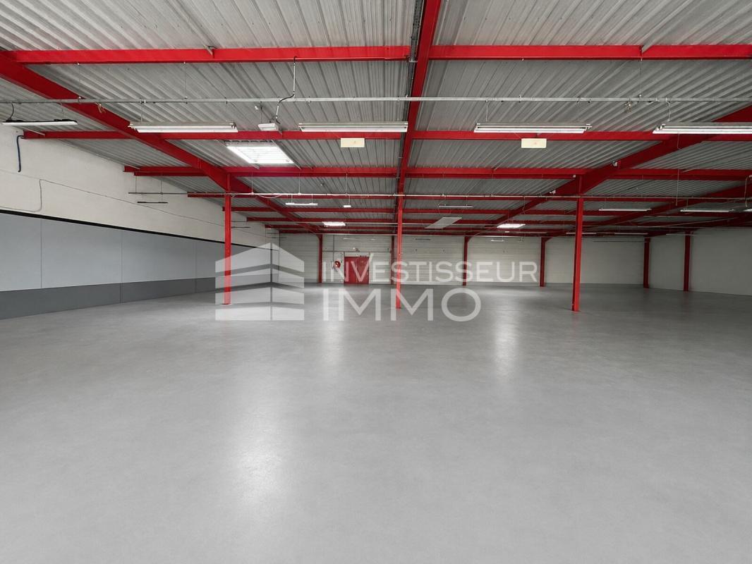 Retail in Mareuil-lès-Meaux for lease Interior Photo- Image 1 of 6