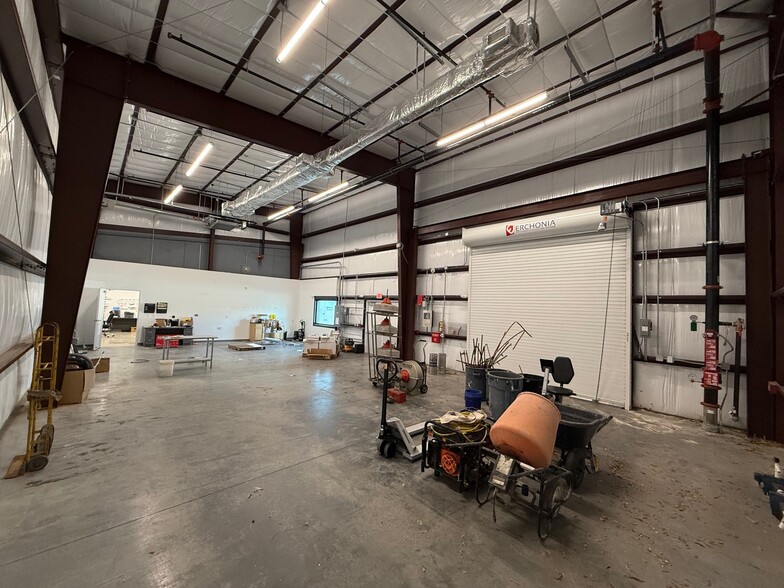 650 Atlantis Rd, Melbourne, FL for lease - Building Photo - Image 3 of 6