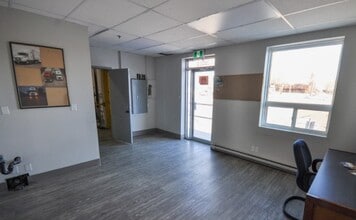 7803 35th St SE, Calgary, AB à louer Photo intérieure- Image 2 de 4