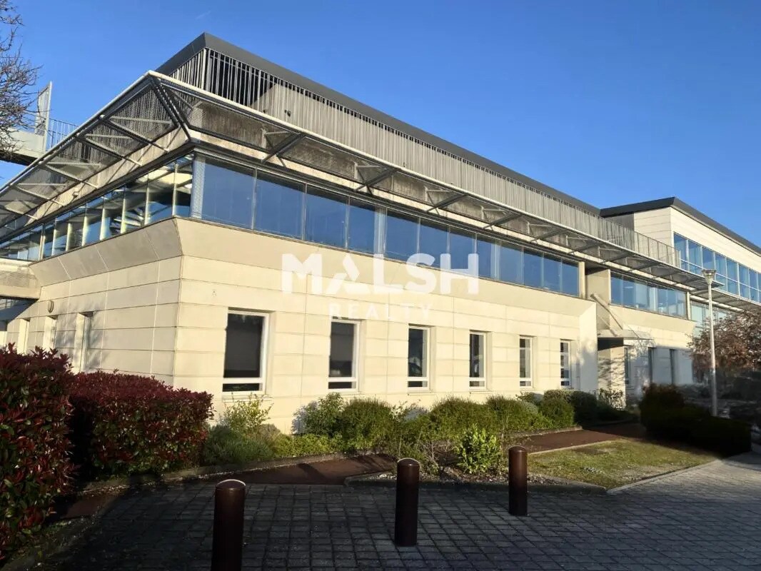 Bureau dans Bron à louer Photo du bâtiment- Image 1 de 14