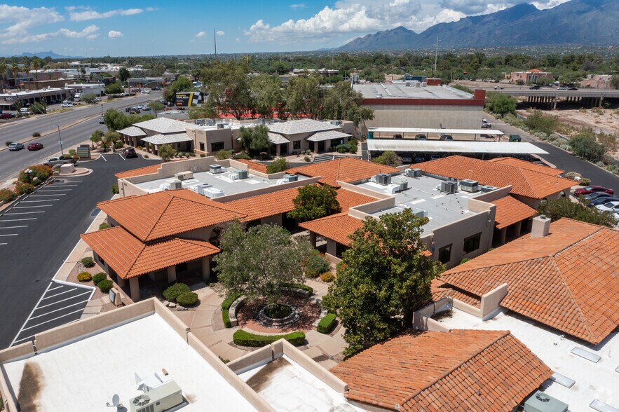 2090 N Kolb Rd, Tucson, AZ à louer - Aérien - Image 2 de 5