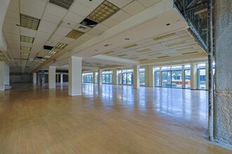 15301 Ventura Blvd, Sherman Oaks, CA à louer Photo intérieure- Image 2 de 5