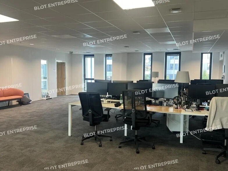 Office in Cesson-Sévigné for lease - Interior Photo - Image 2 of 17