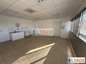 Office in Marseille for lease Interior Photo- Image 2 of 2