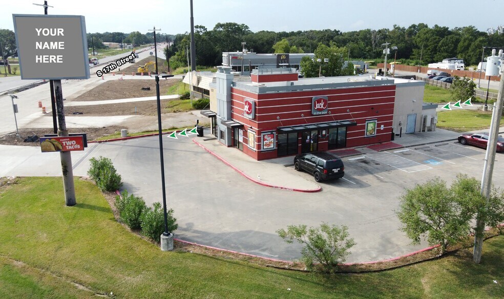 801 S 17th St, West Columbia, TX à louer - Photo du bâtiment - Image 1 de 3