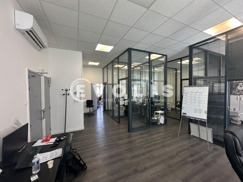 Office in Montreuil for lease - Interior Photo - Image 2 of 3