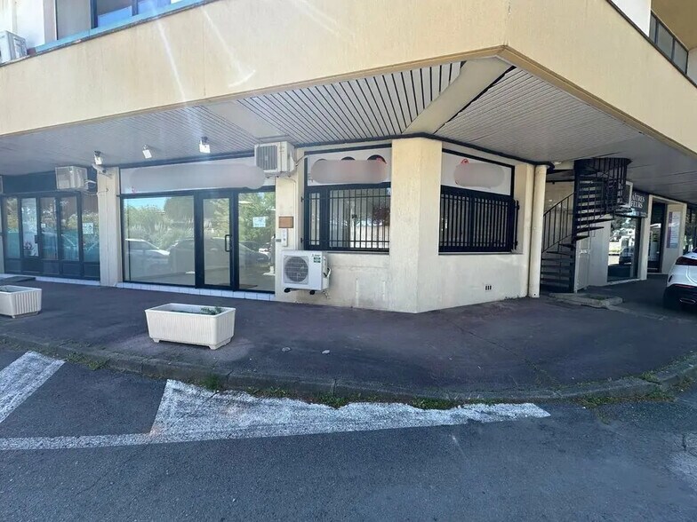 Commerce de détail dans Clapiers à louer - Photo du bâtiment - Image 1 de 12