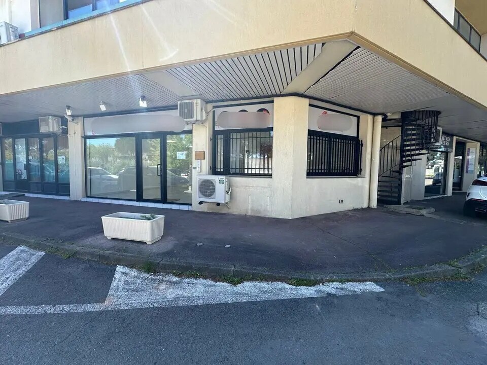 Commerce de détail dans Clapiers à louer Photo du bâtiment- Image 1 de 13