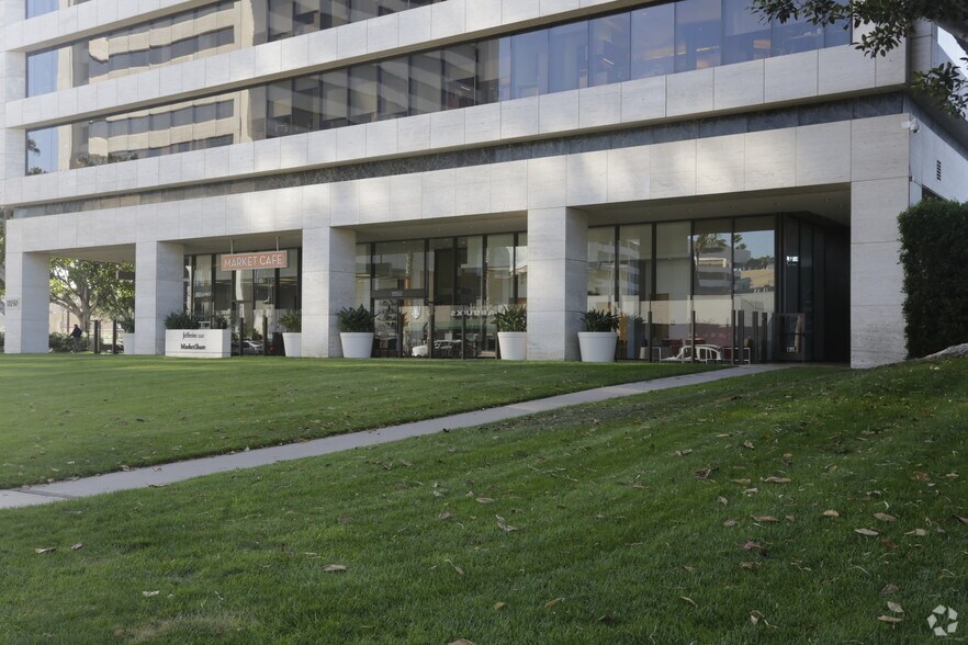 11150 Santa Monica Blvd, Los Angeles, CA à louer - Photo du bâtiment - Image 3 de 20