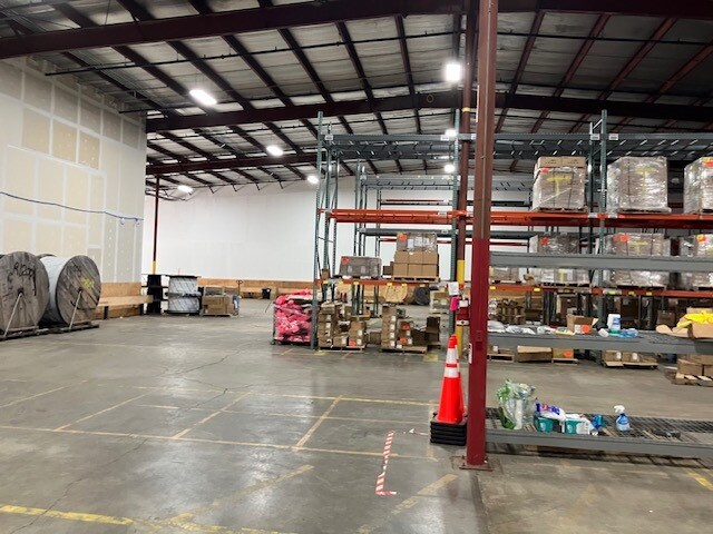 20 McJunkin Rd, Nitro, WV à louer - Photo du bâtiment - Image 3 de 14