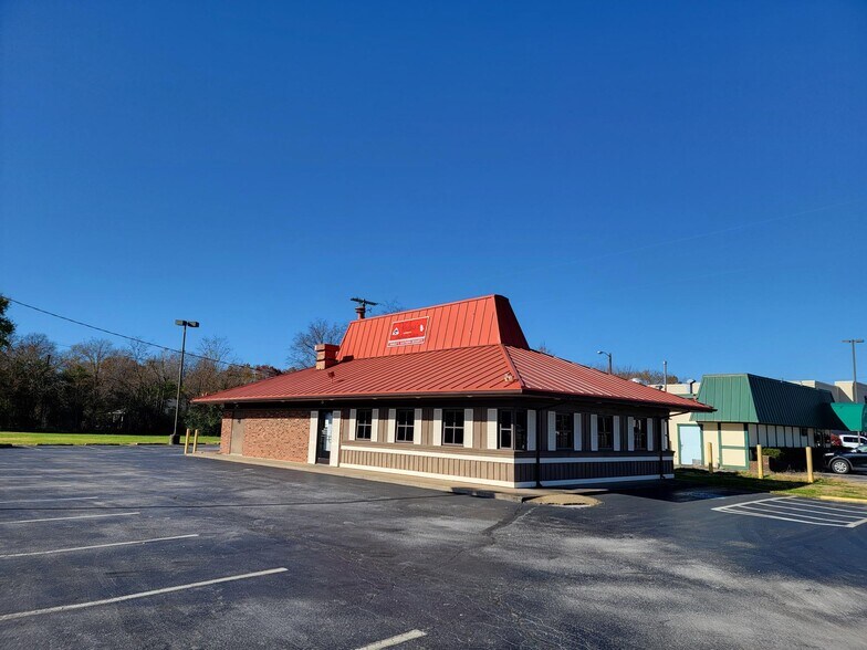 2917 Fort Campbell Blvd, Hopkinsville, KY à vendre - Photo du bâtiment - Image 2 de 4