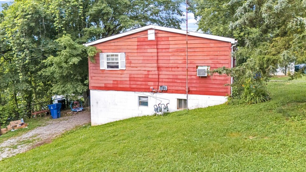 530 Sewanee St, Harriman, TN for sale - Building Photo - Image 2 of 3