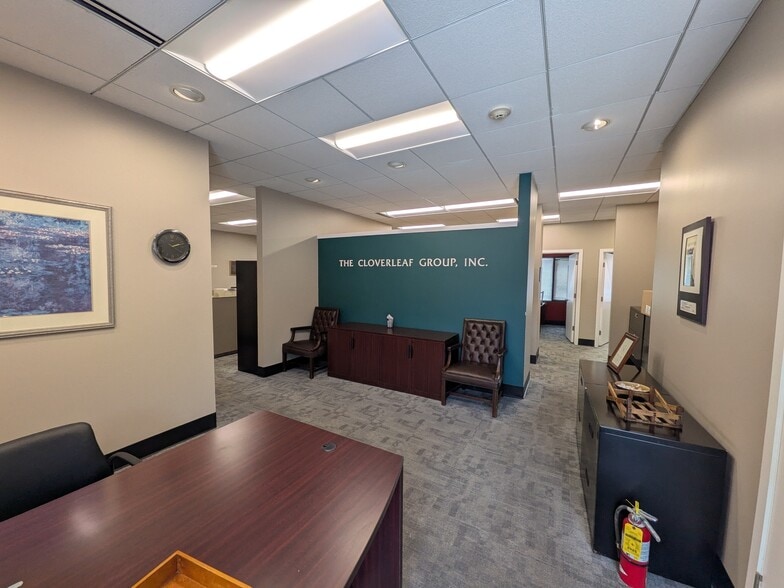 666 Dundee Rd, Northbrook, IL for sale - Interior Photo - Image 2 of 8