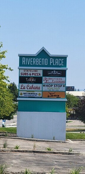 4005-4057 W Riverbend Ave, Post Falls, ID à louer - Photo du bâtiment - Image 2 de 9