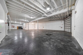 2585 NW 25th Ave, Miami, FL for lease Interior Photo- Image 2 of 35