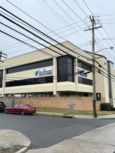 66 Powerhouse Rd, Roslyn Heights, NY for lease - Building Photo - Image 3 of 5